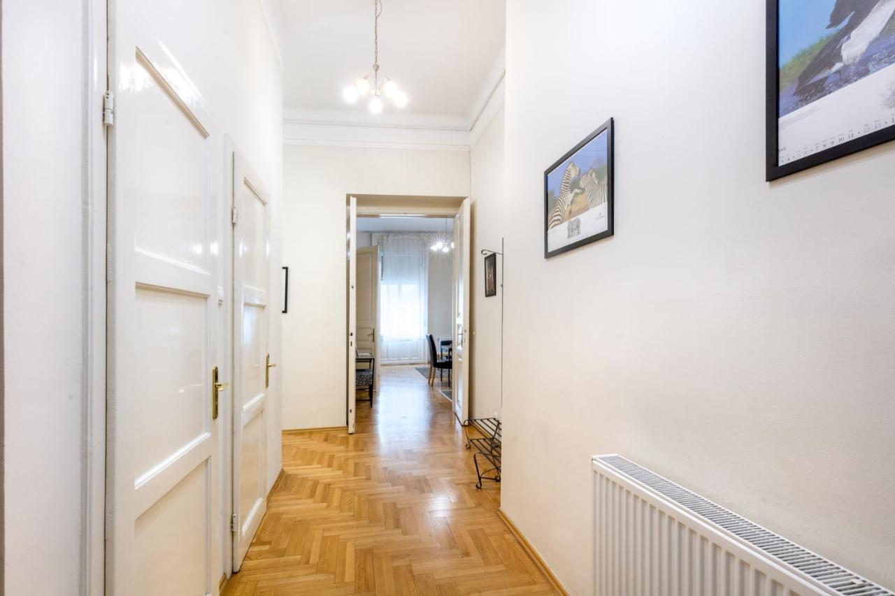 Orangehomes Kalvin Sq 2 Bedroom Apartment Budapest Extérieur photo